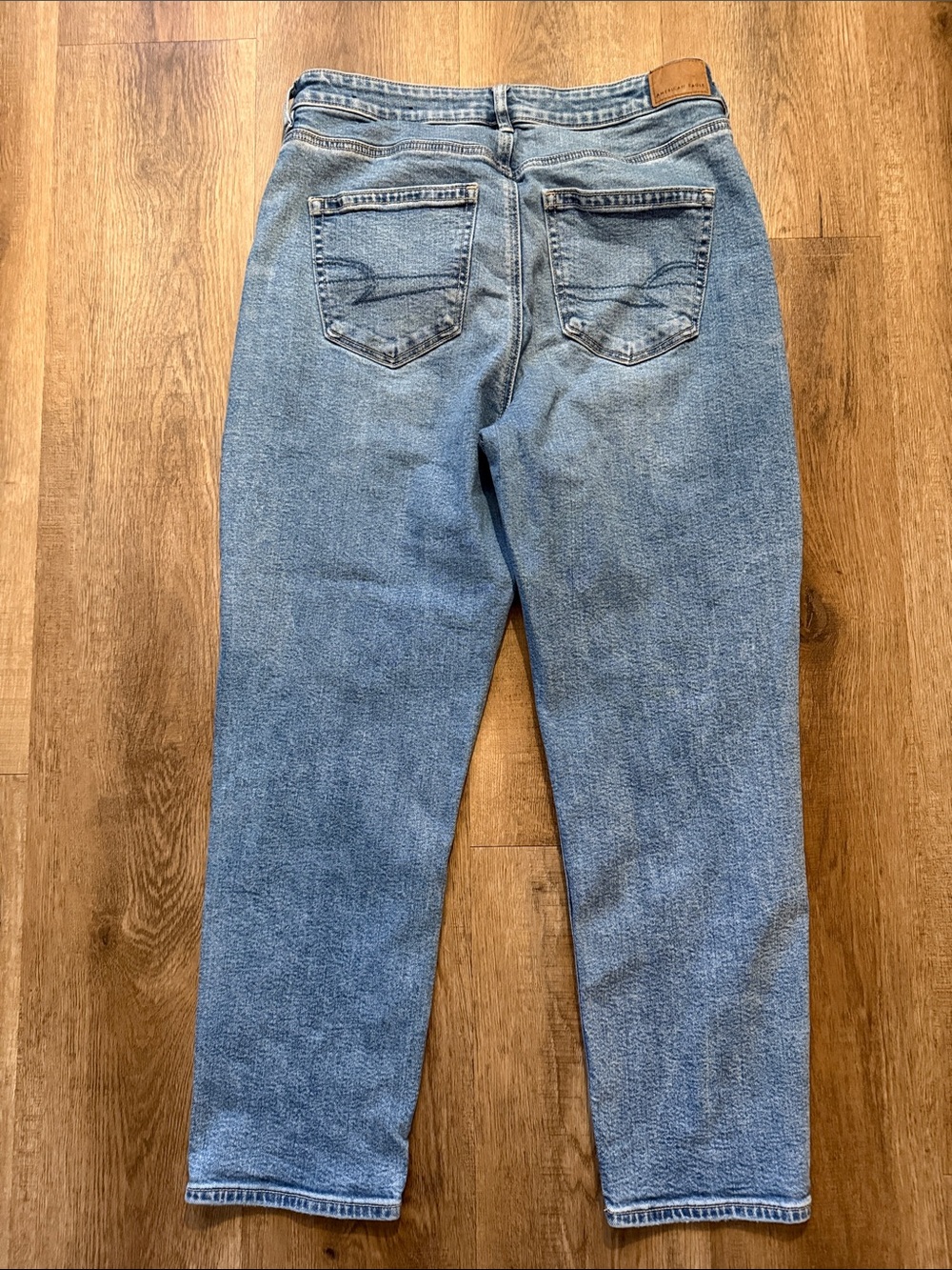American Eagle Strigid Mom Jeans Distressed Denim Women's Size 10 Short - Picture 2 of 11
